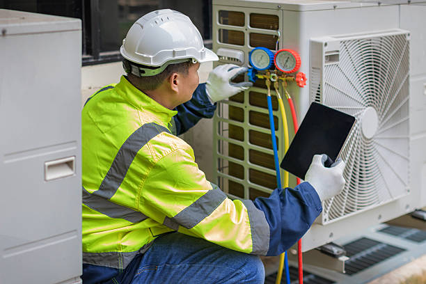 Professional Hvac technician working in Tolar, TX